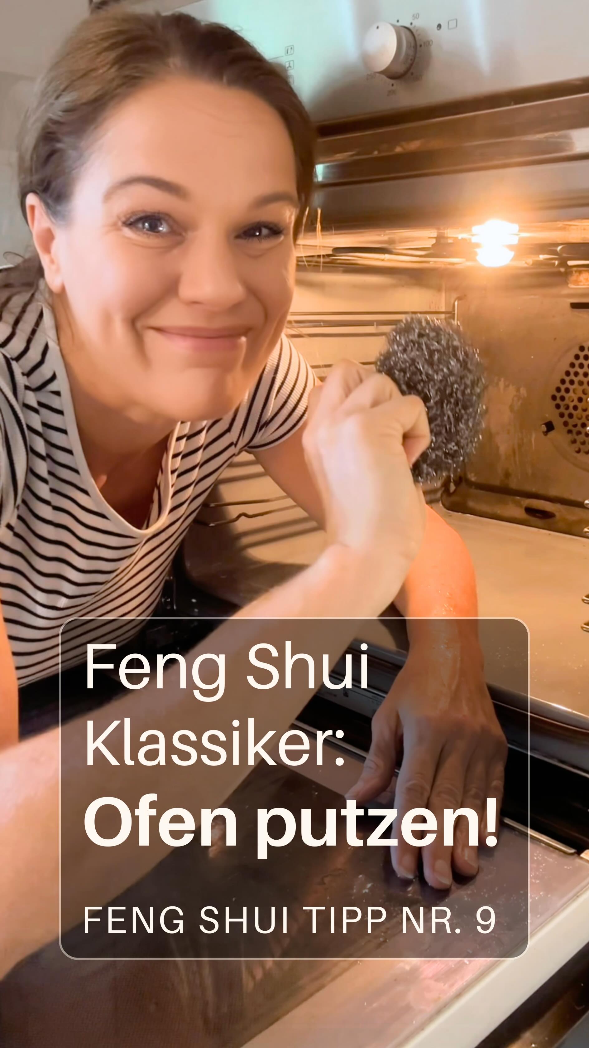 🔥✨💰 Glänzt dein Herd schon? Nein? Dann schnapp dir Schwamm & gute Laune – denn im Feng Shui ist das kein Putzstress, sondern pure Reichtums-Pflege!

Der Herd steht im Feng Shui symbolisch für Wohlstand, Vitalität und die Kraft, dich selbst und andere zu nähren.
Er ist das energetische Herz der Küche – und die Küche ist DAS Zentrum, das deine ganze Wohnung mit Energie versorgt.
💫 Ein blitzblanker Herd = klarer Fokus, stärkere Ausstrahlung, mehr Flow im Alltag (und ja, auch auf dem Konto).

Und der Ofen? Gilt als zusätzlicher Speicher für Fülle, Ideen und schöpferische Power.
Wenn dort festgebackene Krusten und Chaos herrschen, verstopft auch der energetische Reichtums-Kanal.
Also: Rein damit!
(Sorry, Pizza-Reste von 2022, ihr müsst jetzt gehen.)

🧽💦 Warum sich’s wirklich lohnt:
– Energie fließt freier, wenn’s glänzt
– du kochst mit mehr Freude und Klarheit
– es stärkt dein Selbstwertgefühl und deine Ausstrahlung
– die Küche wird zum echten Kraftplatz
– und das Universum liebt saubere Empfangsstationen für Reichtum 😄

Tipp: Reinige Herd & Ofen am besten regelmäßig mit Liebe – nicht mit Druck. Stell dir vor, du polierst deine Zukunft ✨

📍 Mehr Feng Shui Tipps für Küche & Wohlstand auf
www.fengshui-welt.de

#fengshui #kücheeinrichten #wohlstandaktivieren #herdputzenmitfreude #ofensauber #fengshuitipps #kochliebe #küchenordnung #klarheitzuhause #reichtumszone #haushaltsmotivation #kochenmachtglücklich #wohnenergie #putzenmachtfreude #energieimbalance #achtsamwohnen