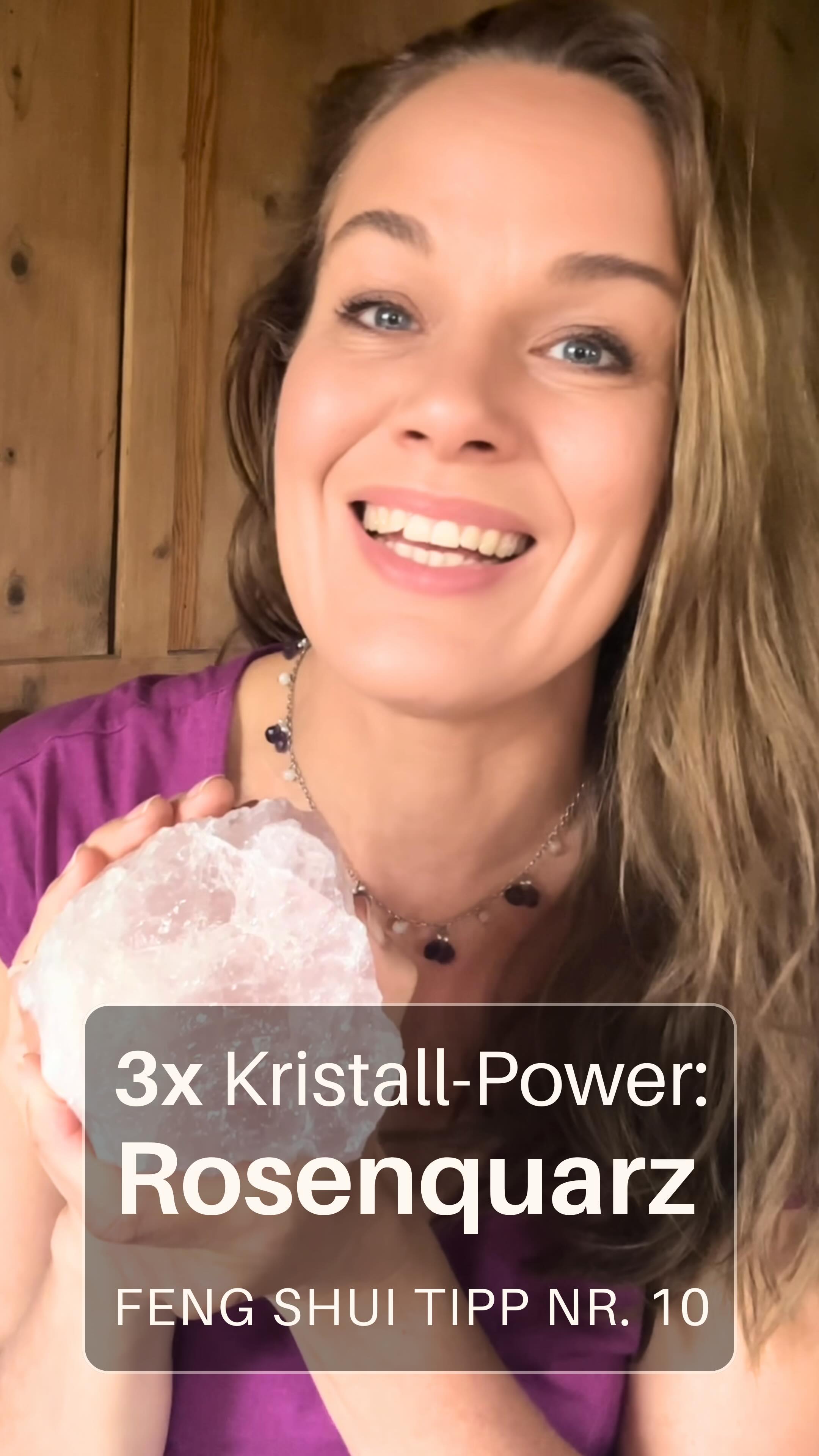 💗🌸🔮 3x Rosenquarz – dein magischer Herzöffner im Feng Shui

Rosenquarz ist im Feng Shui der Stein der Liebe, Heilung und Selbstannahme.
Er stärkt das Element Erde, das für Stabilität, Vertrauen und Verbundenheit steht – die perfekte Grundlage für erfüllte Beziehungen, emotionale Heilung und innere Balance. Seine weiche, rosafarbene Schwingung wirkt beruhigend, nährend und herzöffnend – genau die Energie, die in der heutigen Welt oft fehlt.
	1.	Zieht Liebe an
Rosenquarz öffnet dein Herz für neue Verbindungen und romantische Energie.
👉 Platziere ihn im Südwesten deines Schlafzimmers oder Hauses – dieser Bereich steht im Feng Shui für Liebe & Partnerschaft.
💡 Tipp: Zwei Steine im Doppelpack (z. B. als Herz oder Kugel) aktivieren die Paarenergie besonders kraftvoll.
	2.	Heilt alten Herzschmerz
Die sanfte Energie von Rosenquarz wirkt ausgleichend auf emotionale Wunden, alte Enttäuschungen und innere Spannungen.
👉 Ideal ist ein Platz in der Nähe des Bettes, auf dem Nachttisch oder unter dem Kopfkissen – im Schlaf wirkt er besonders tief und sanft.
	3.	Stärkt Selbstliebe
Beziehung beginnt mit dir. Rosenquarz hilft dir, dich selbst mit mehr Sanftheit, Respekt und Zärtlichkeit zu betrachten.
👉 Platziere ihn im Südwesten deines persönlichen Rückzugsorts – z. B. auf deinem Schminktisch, beim Meditationsplatz oder neben dem Spiegel.

💫 Wenn du mit Rosenquarz arbeitest, holst du dir nicht nur Harmonie ins Zuhause – sondern auch in dein Herz.
Mehr Tipps findest du auf www.fengshui-welt.de

#rosenquarz #fengshui #kristallliebe #selbstliebestärken #liebeanziehen #heilsteine
