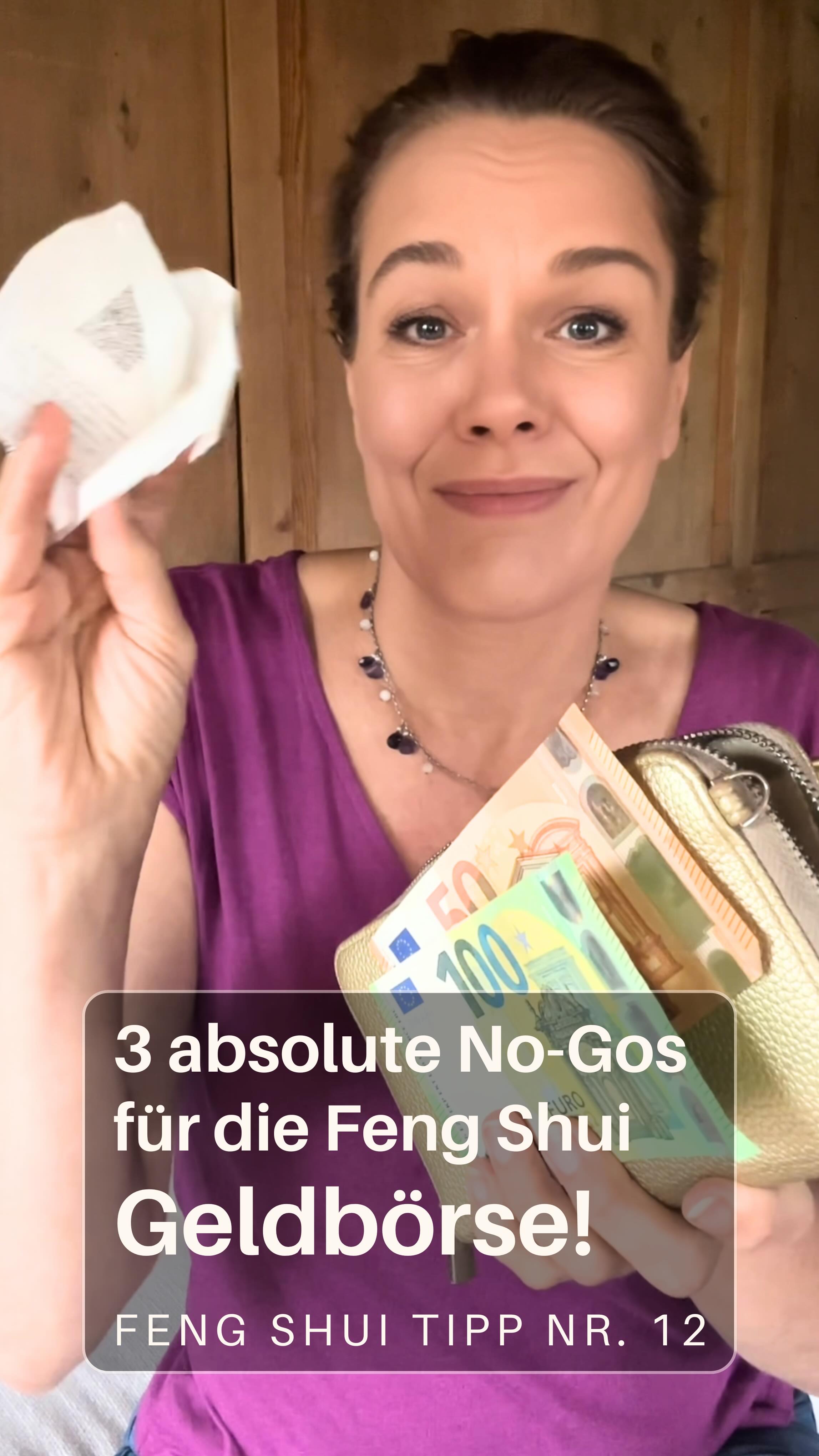 💸✨ Feng Shui für deine Geldbörse? Aber ja!
Dein Portemonnaie ist im Feng Shui viel mehr als nur ein Aufbewahrungsort – es ist ein Symbol für deinen Geldfluss, deine Fülle und deinen finanziellen Selbstwert. Wenn deine Geldbörse chaotisch, zu klein oder energetisch „leer“ wirkt, kann das auch deinen finanziellen Energiefluss blockieren.

👉 Hier kommen 3 absolute Feng Shui No-Gos – und wie du’s besser machst:

❌ 1. Rotes Portemonnaie
Auch wenn Rot kraftvoll ist: Im Feng Shui steht es für das Element Feuer – und das verbrennt die Energie des Geldes. Wer ein rotes Portemonnaie nutzt, riskiert unbewusst, dass das Geld regelrecht „durch die Finger rinnt“.
✅ Besser: Gold, Silber, Schwarz oder ein tiefes Grün – Farben, die Reichtum, Stabilität und magnetische Anziehung fördern.

❌ 2. Zu kleines Portemonnaie
Wenn Scheine gefaltet, gequetscht oder lieblos gestopft werden, zeigt das: Hier ist kein Platz für Wachstum. Und genau das spiegelt sich dann oft auch im echten Leben wider.
✅ Besser: Ein großzügiges Portemonnaie mit genug Raum für Scheine, Karten und Münzen – ganz ohne Enge.

❌ 3. Zettel, Belege & Chaos
Eine überfüllte Geldbörse mit alten Kassenbons, Quittungen, fremden Visitenkarten oder sogar Einkaufszetteln blockiert den Geldfluss regelrecht.
✅ Besser: Halte dein Portemonnaie klar, ordentlich und bewusst. Was du täglich in die Hand nimmst, sollte Klarheit und Wert ausstrahlen – nicht Ballast.

🌟 Ein Portemonnaie, das im Feng Shui wirklich unterstützt, ist:
– aus hochwertigem Material (z. B. Leder oder edlem Stoff)
– in Gold, Silber oder einer kräftigen, erdigen Farbe
– groß genug für entfaltete Scheine
– liebevoll gepflegt und regelmäßig sortiert

💫 Kleiner Extra-Tipp: Lege einen hochgeschätzten Geldschein als „magnetisches Startsignal“ hinein, z. B. einen 100-Euro-Schein, den du nicht ausgibst. Er zieht symbolisch mehr Fülle an.

📍 Mehr Tipps zu Feng Shui & Geldenergie findest du auf
www.fengshui-welt.de

#fengshui #geldanziehen #reichtumaktivieren #moneyenergy #portemonnaierichtig #geldmagnet #fengshuitipps #füllebewusstsein